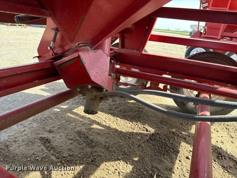 image for item NH9107 Feed Train 6000A seed tender