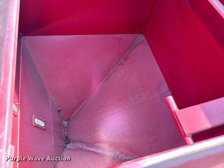 image for item NH9107 Feed Train 6000A seed tender