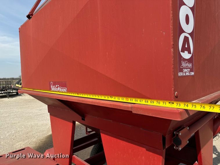 image for item NH9107 Feed Train 6000A seed tender