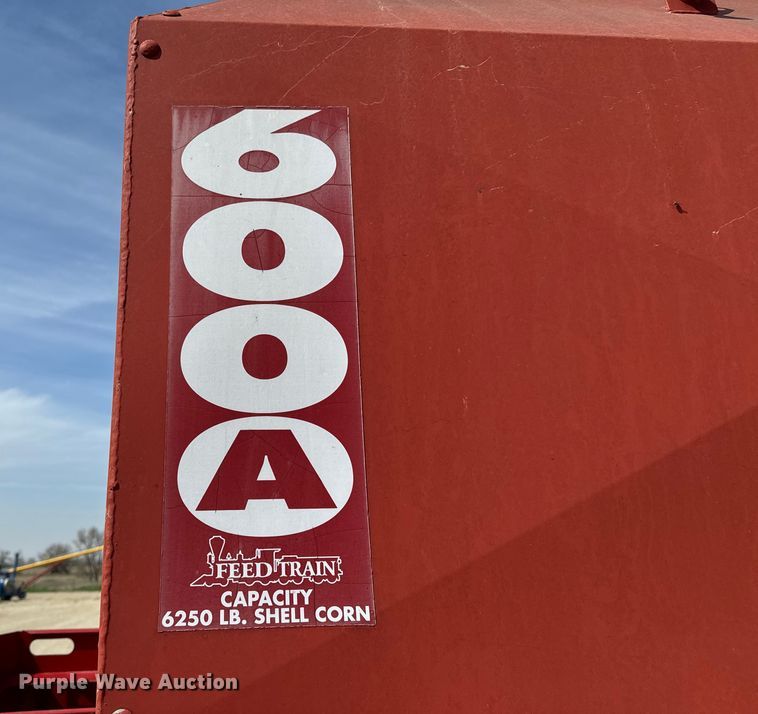 image for item NH9107 Feed Train 6000A seed tender