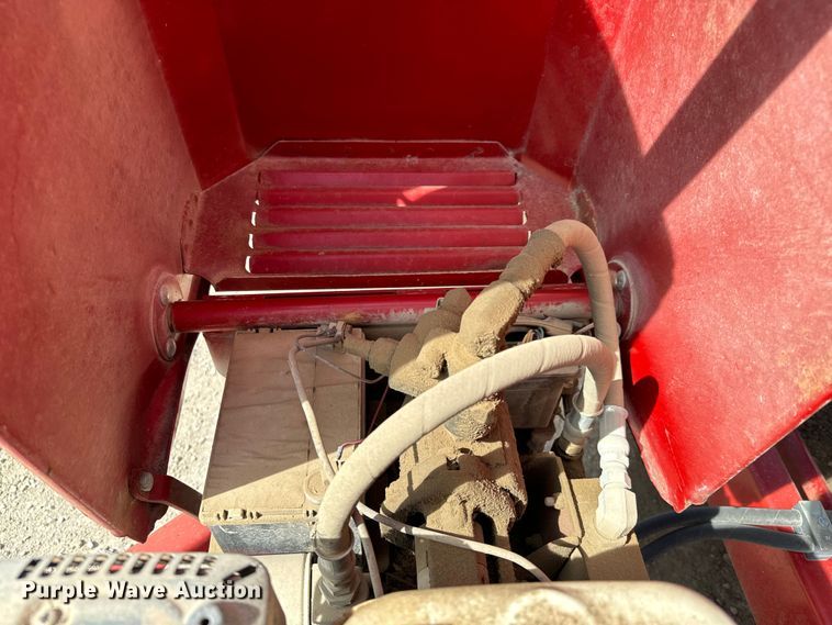 image for item NH9107 Feed Train 6000A seed tender