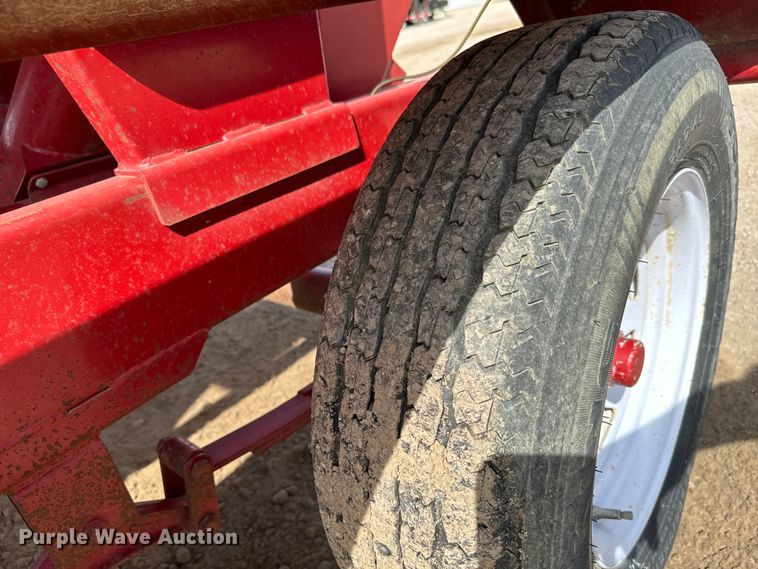 image for item NH9107 Feed Train 6000A seed tender