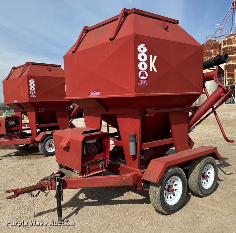 image for item NH9108 Feed Train 6000A seed tender