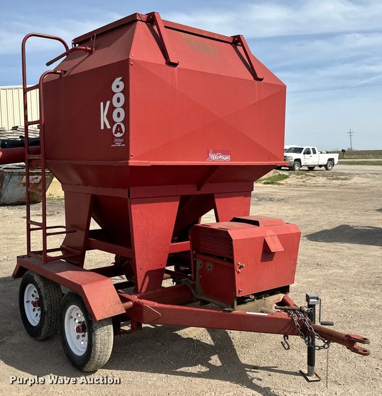 image for item NH9108 Feed Train 6000A seed tender