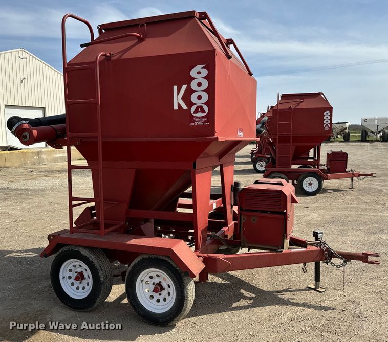 image for item NH9108 Feed Train 6000A seed tender