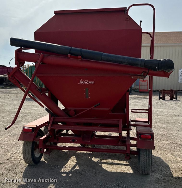 image for item NH9108 Feed Train 6000A seed tender