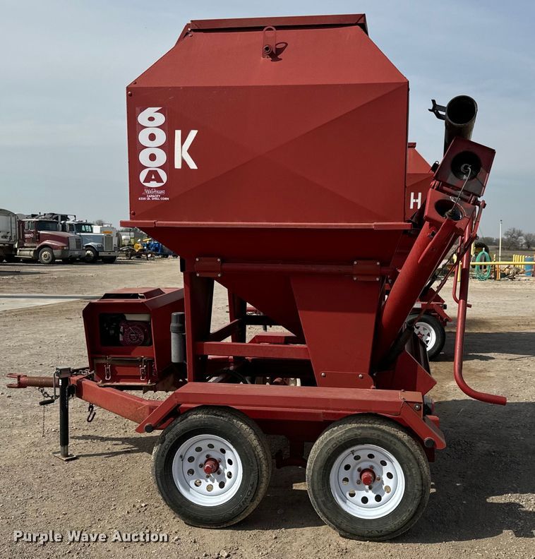 image for item NH9108 Feed Train 6000A seed tender