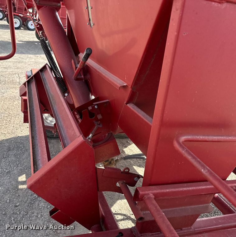 image for item NH9108 Feed Train 6000A seed tender