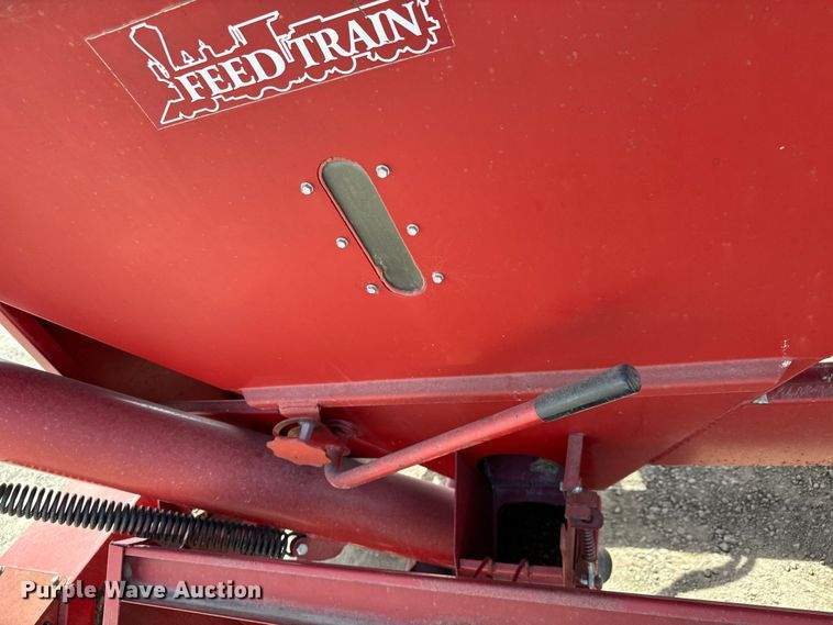 image for item NH9108 Feed Train 6000A seed tender