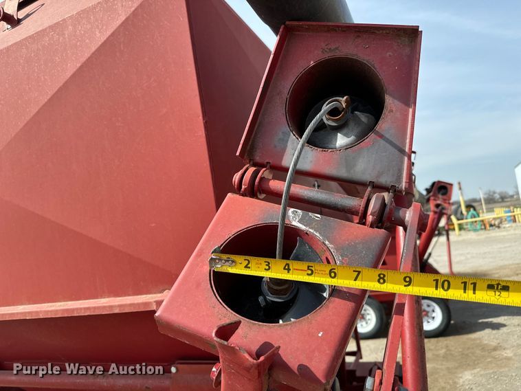 image for item NH9108 Feed Train 6000A seed tender