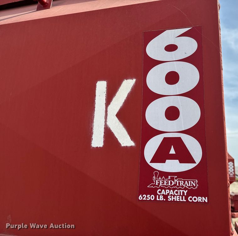 image for item NH9108 Feed Train 6000A seed tender