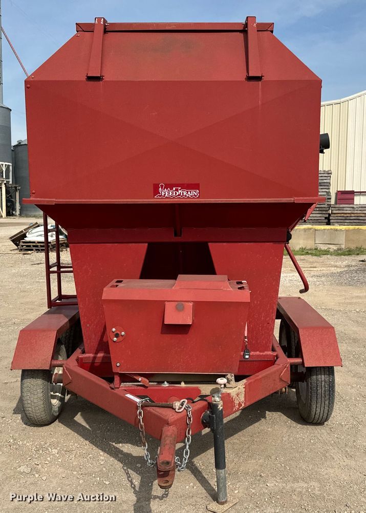 image for item NH9109 Feed Train 6000A seed tender