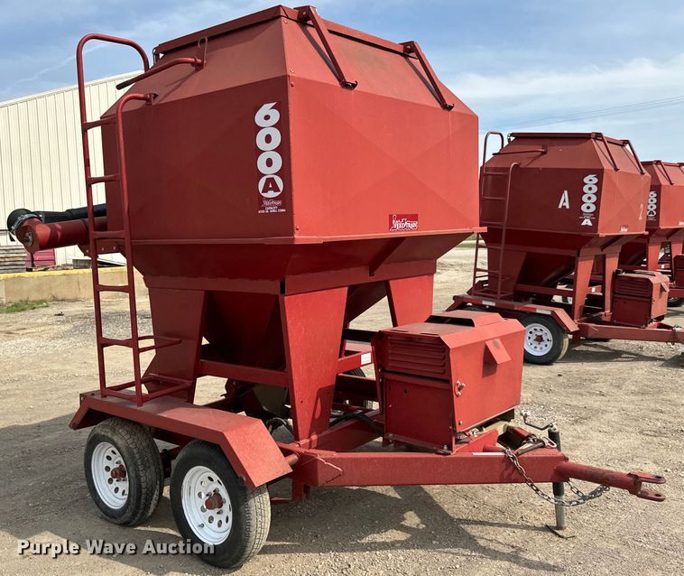 image for item NH9109 Feed Train 6000A seed tender