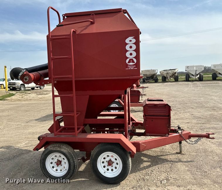 image for item NH9109 Feed Train 6000A seed tender