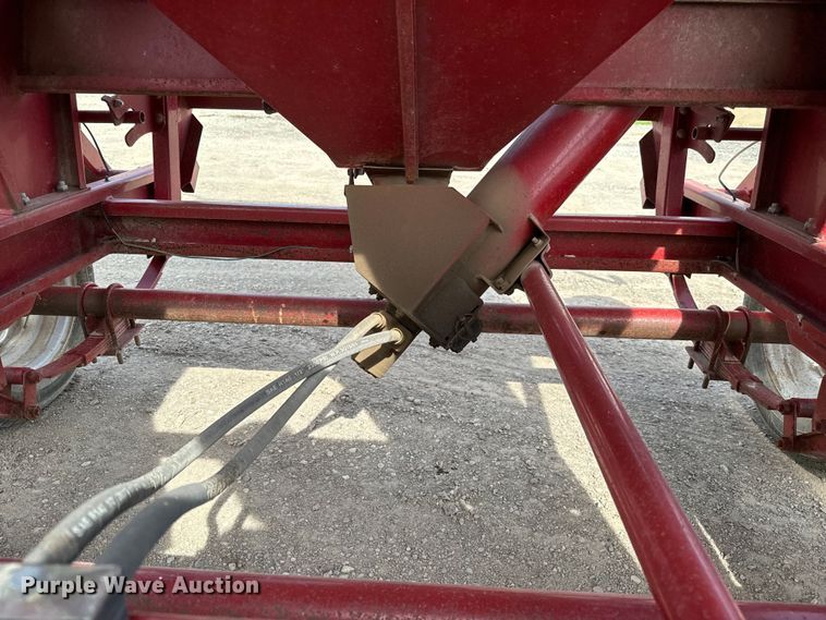 image for item NH9109 Feed Train 6000A seed tender