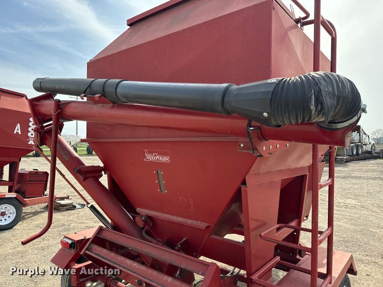 image for item NH9109 Feed Train 6000A seed tender