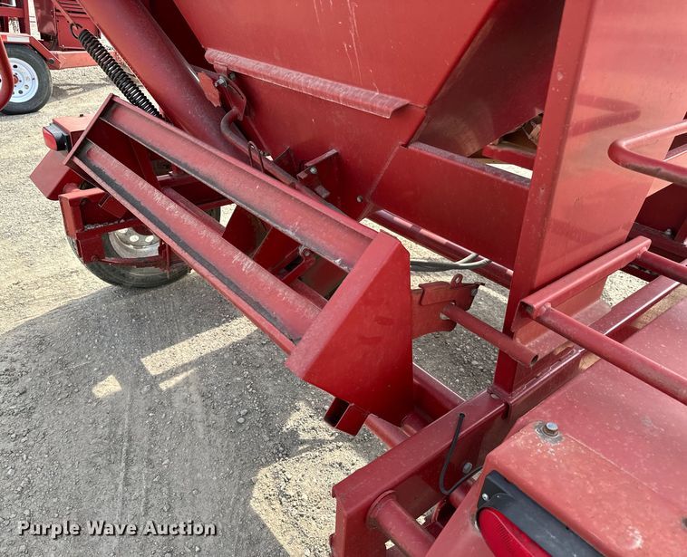 image for item NH9109 Feed Train 6000A seed tender