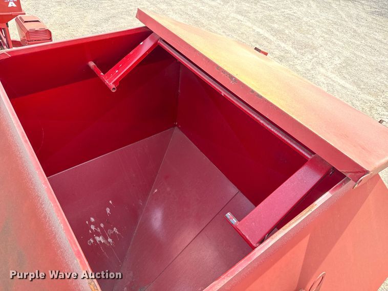 image for item NH9109 Feed Train 6000A seed tender