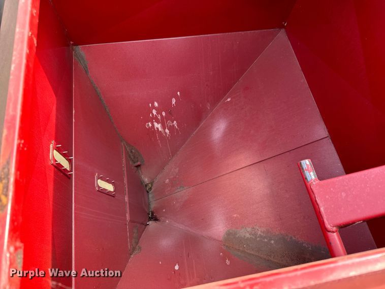 image for item NH9109 Feed Train 6000A seed tender