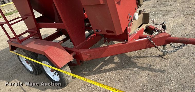 image for item NH9109 Feed Train 6000A seed tender