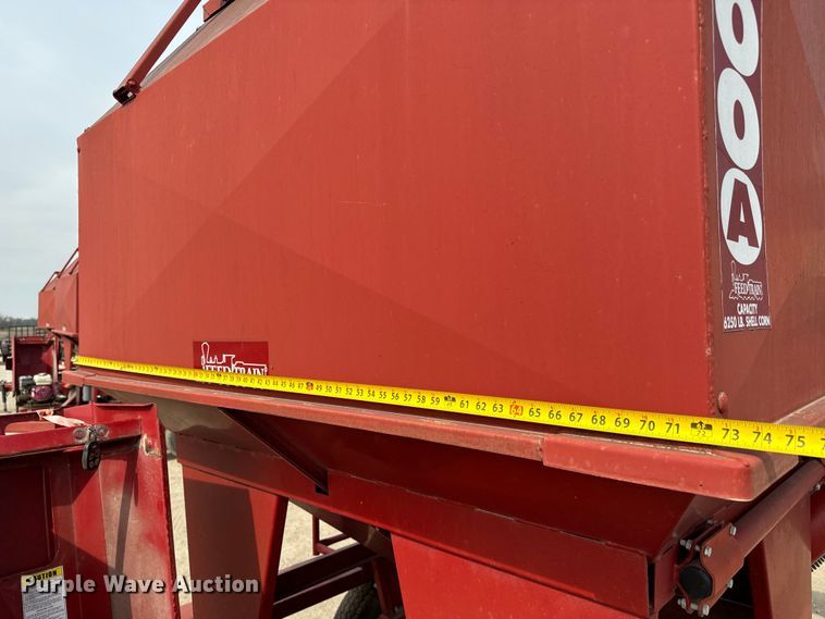 image for item NH9109 Feed Train 6000A seed tender