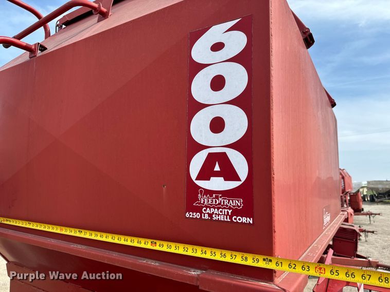 image for item NH9109 Feed Train 6000A seed tender