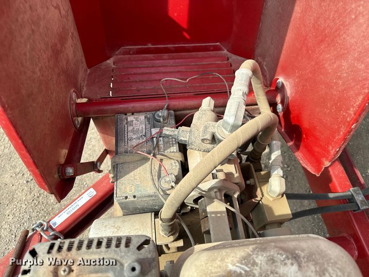 image for item NH9109 Feed Train 6000A seed tender