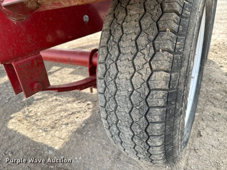 image for item NH9109 Feed Train 6000A seed tender