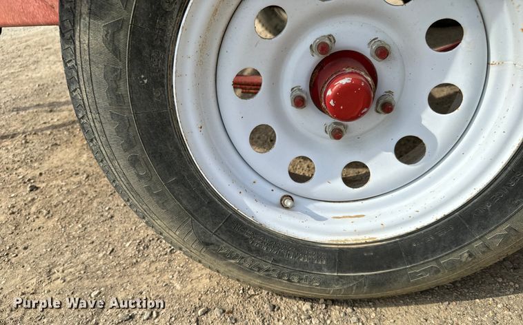 image for item NH9109 Feed Train 6000A seed tender