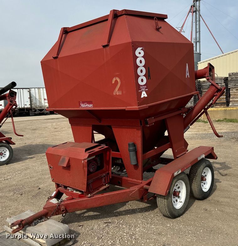 image for item NH9110 Feed Train 6000A seed tender