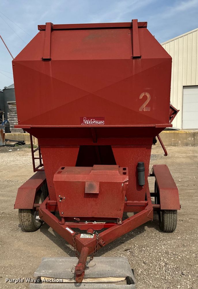 image for item NH9110 Feed Train 6000A seed tender