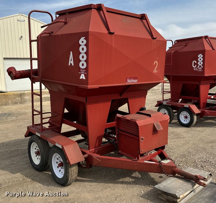 image for item NH9110 Feed Train 6000A seed tender