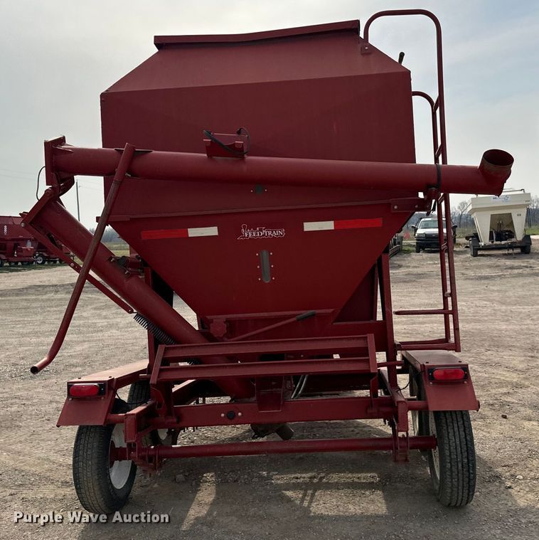 image for item NH9110 Feed Train 6000A seed tender