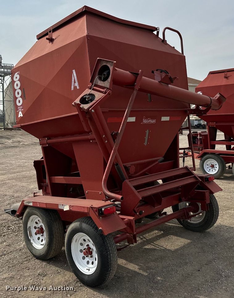 image for item NH9110 Feed Train 6000A seed tender