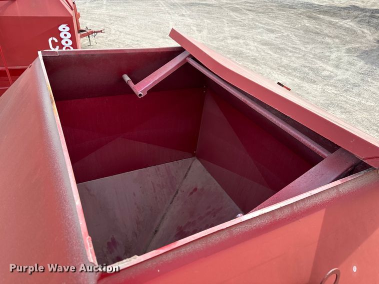 image for item NH9110 Feed Train 6000A seed tender