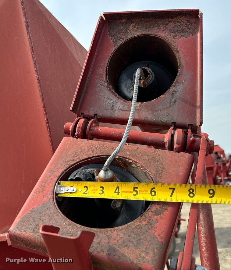 image for item NH9110 Feed Train 6000A seed tender