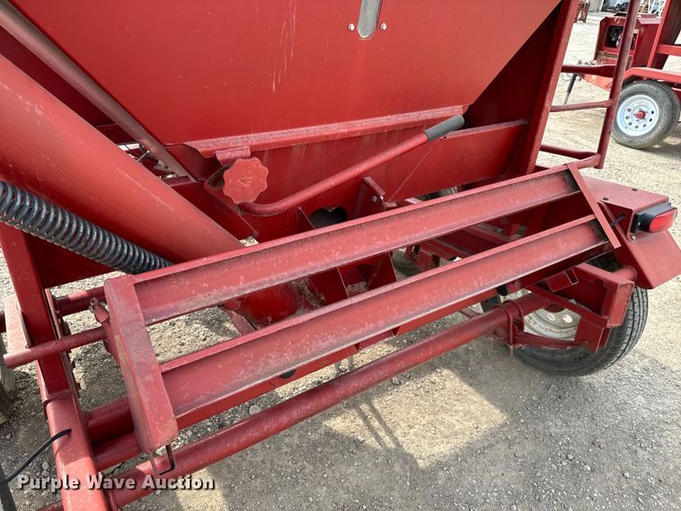 image for item NH9110 Feed Train 6000A seed tender