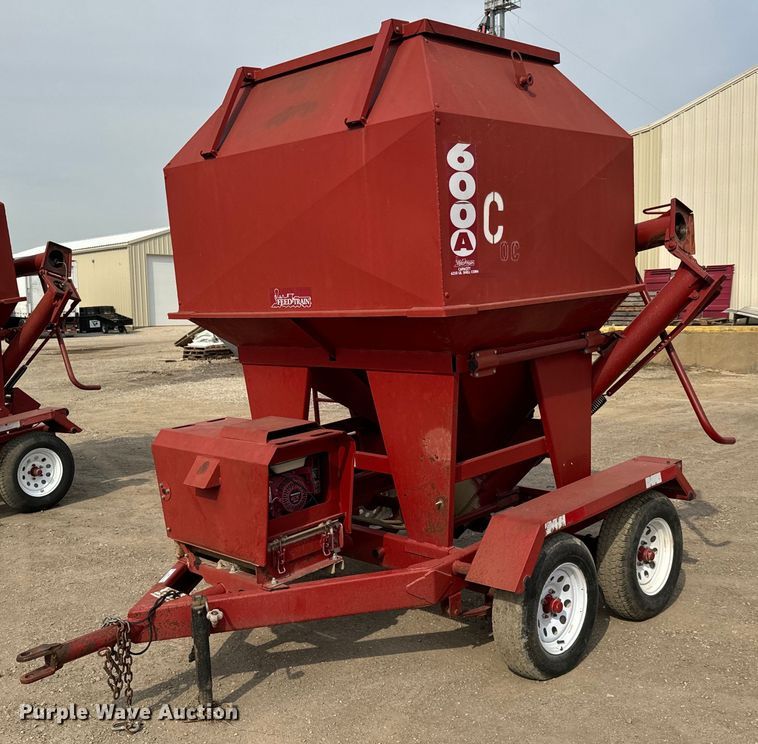 image for item NH9111 Feed Train 6000A seed tender