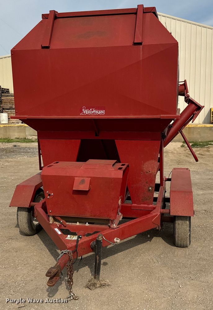 image for item NH9111 Feed Train 6000A seed tender