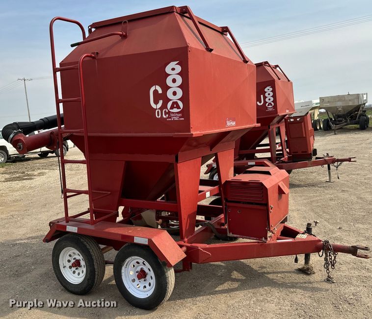 image for item NH9111 Feed Train 6000A seed tender