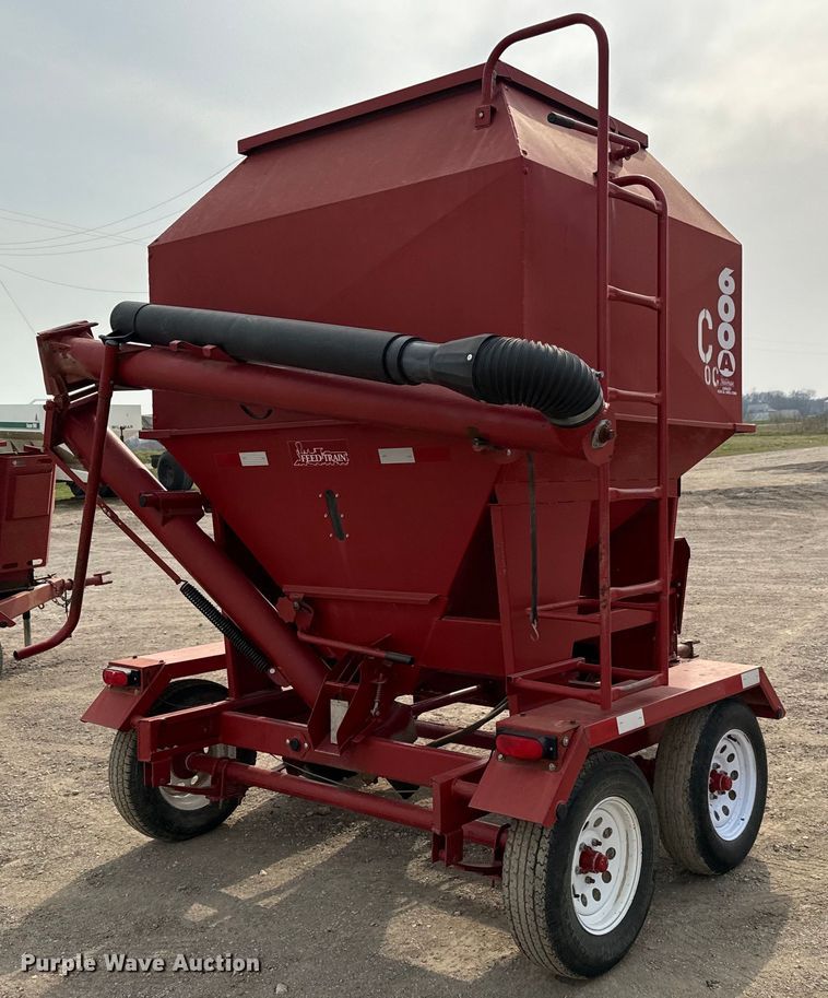 image for item NH9111 Feed Train 6000A seed tender