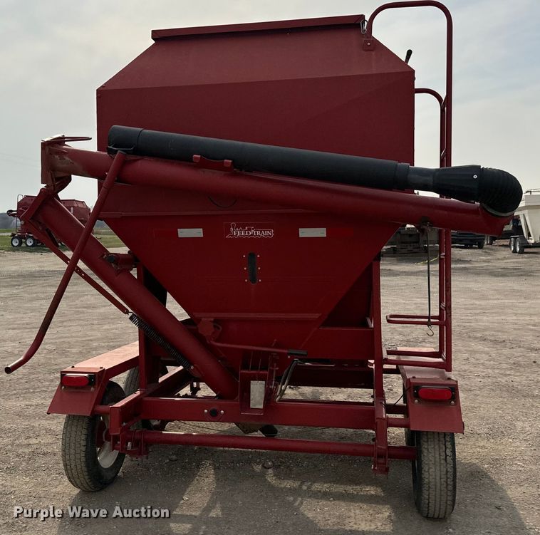 image for item NH9111 Feed Train 6000A seed tender