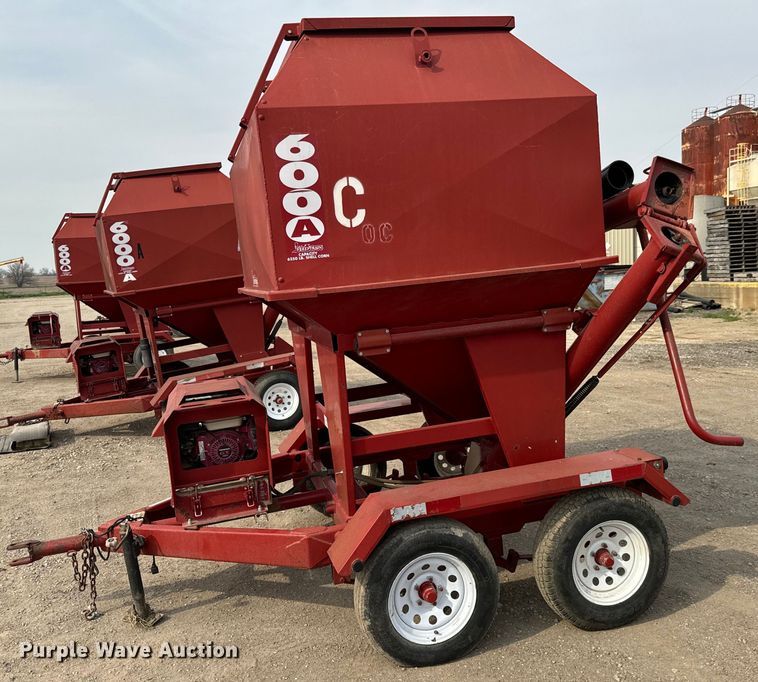 image for item NH9111 Feed Train 6000A seed tender