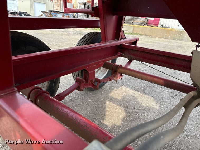 image for item NH9111 Feed Train 6000A seed tender