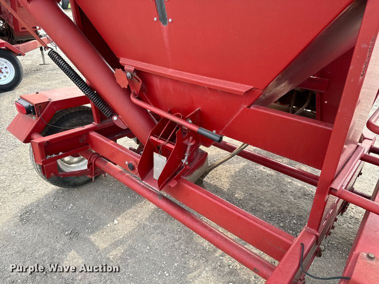 image for item NH9111 Feed Train 6000A seed tender