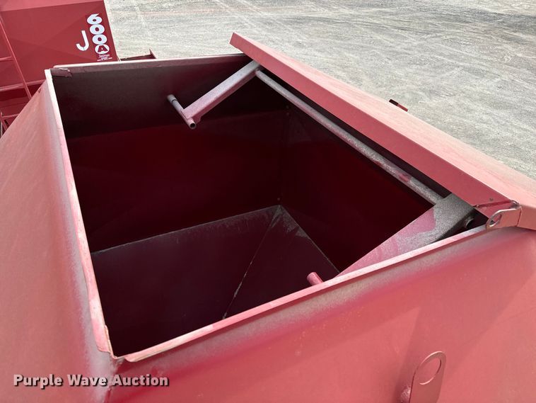 image for item NH9111 Feed Train 6000A seed tender