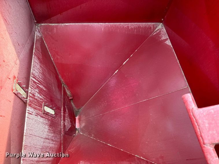 image for item NH9111 Feed Train 6000A seed tender