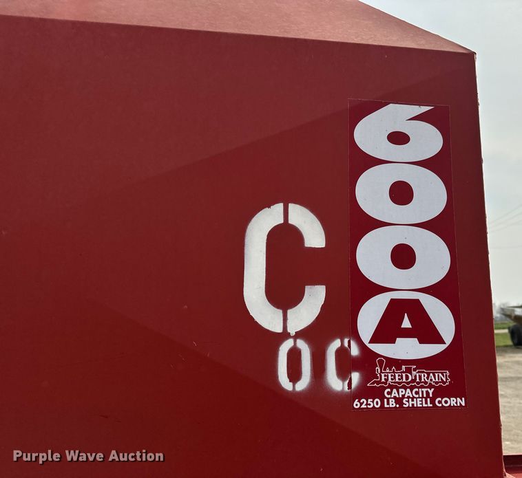 image for item NH9111 Feed Train 6000A seed tender