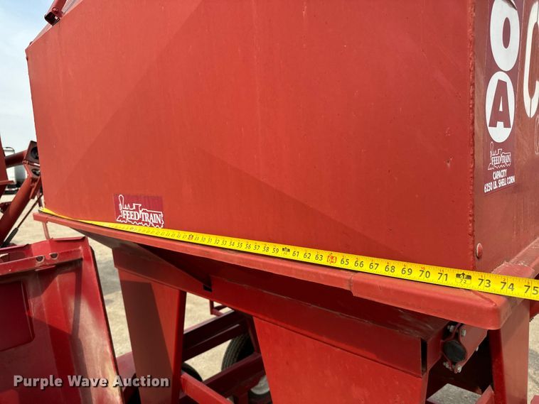 image for item NH9111 Feed Train 6000A seed tender