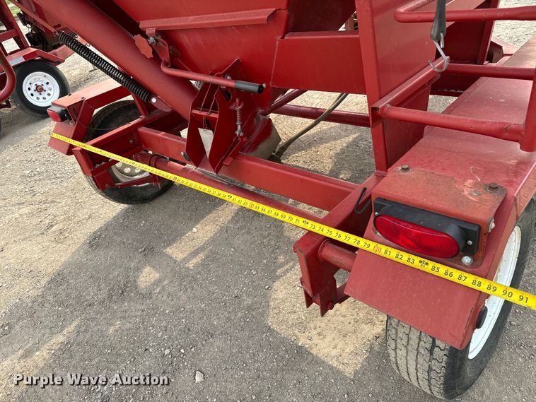 image for item NH9111 Feed Train 6000A seed tender